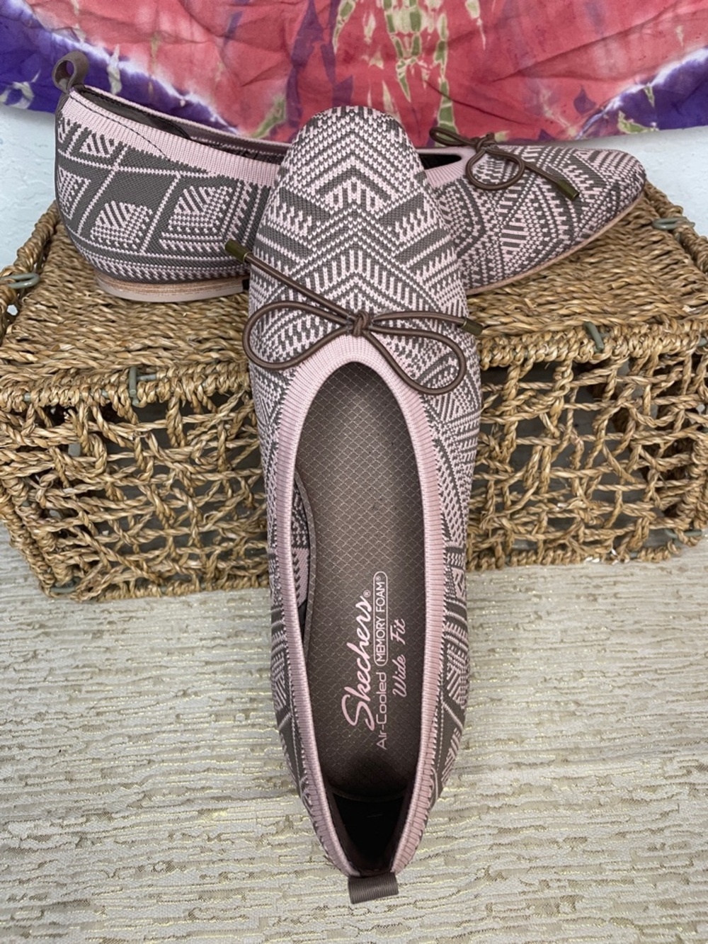 Skechers Cleo Knit Pink and Brown Geometric Knit Ballet Flats Sz 8.5 Wide
Nice!